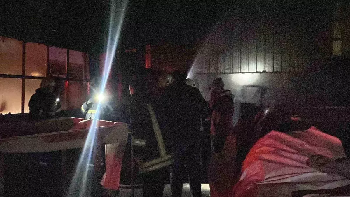 Burdur'da oto boyama atölyesinde çıkan yangın korkuttu