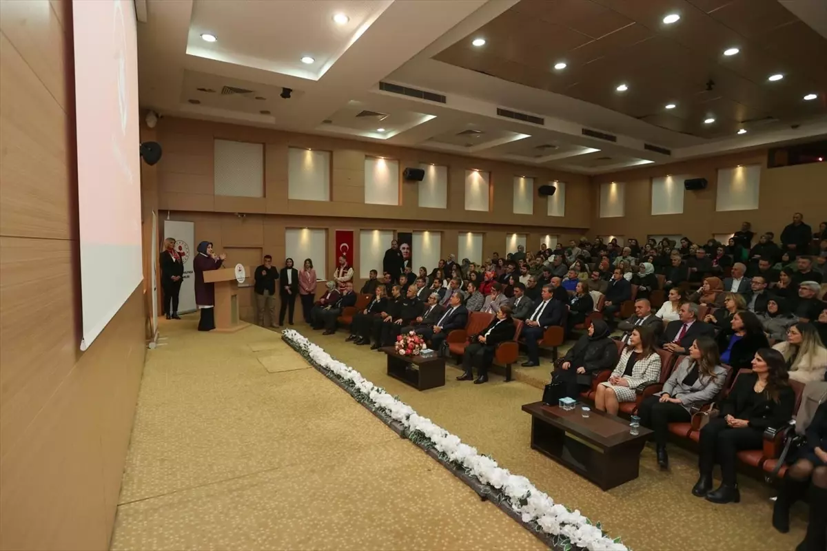 Bursa'da "Gönül Elçileri ve Koruyucu Aile Farkındalık Toplantısı" düzenlendi