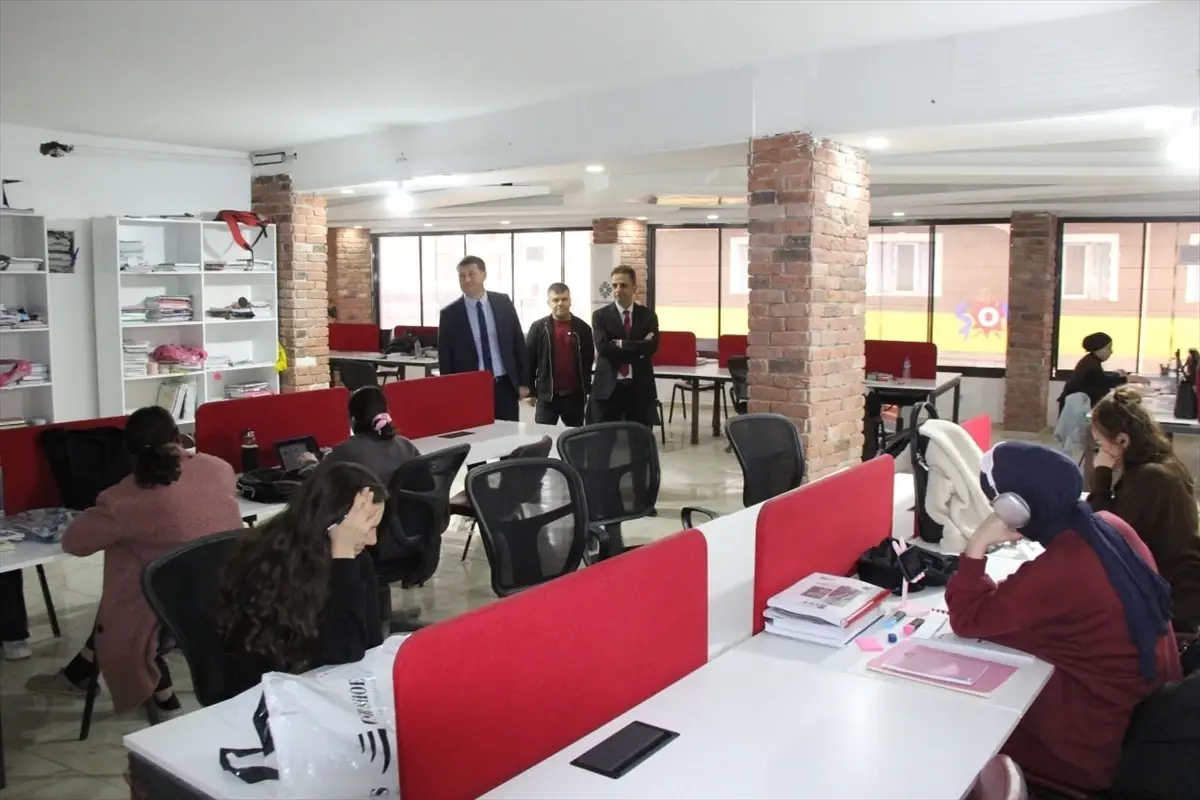 Cizre Milli Eğitim Müdürü İke ders çalışma salonunda incelemede bulundu