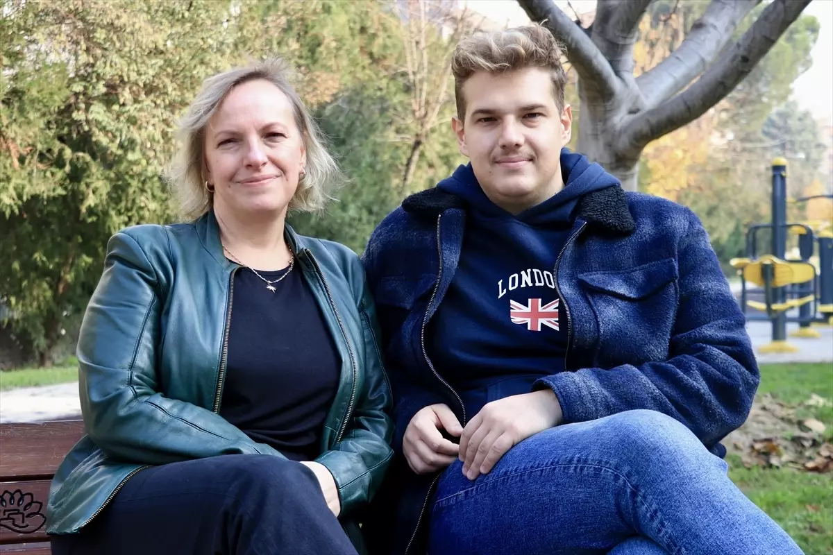 Diyalize mahkum olmaktan annesinin bağışladığı böbrekle kurtuldu