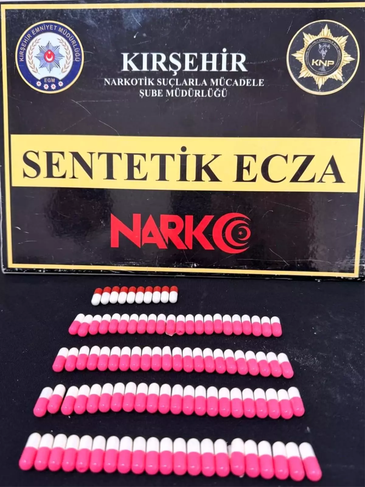 Ekiplerin şüphelendiği şahsın üzerinden uyuşturucu çıktı