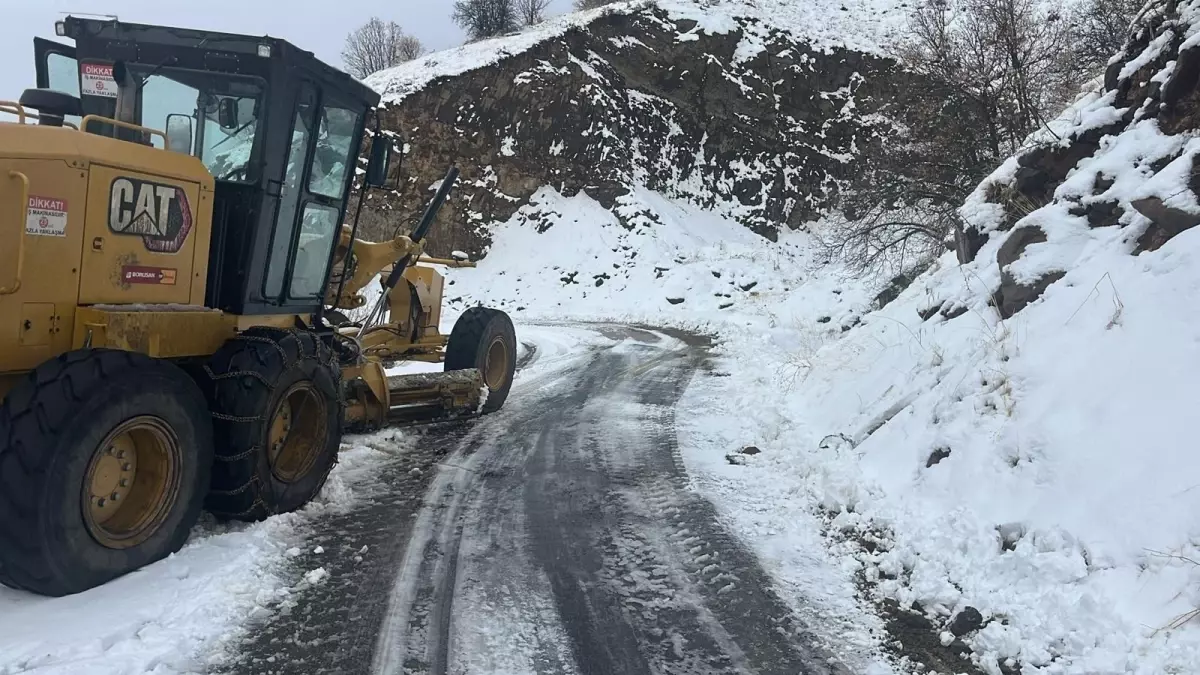 Elazığ'da 103 köy yolu kardan ulaşıma kapandı