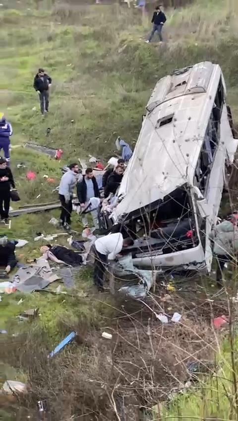 لحظة انقلاب حافلة العمال في إيسينيورت التي توفي فيها 4 أشخاص، تم تسجيلها بالكاميرا