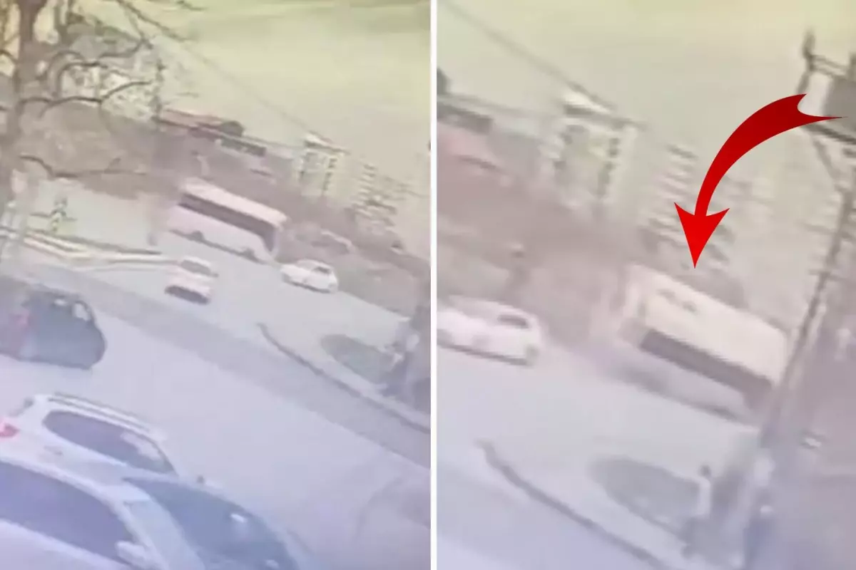 Esenyurt'ta 4 kişinin hayatını kaybettiği, işçi servisinin devrilme anı kamerada