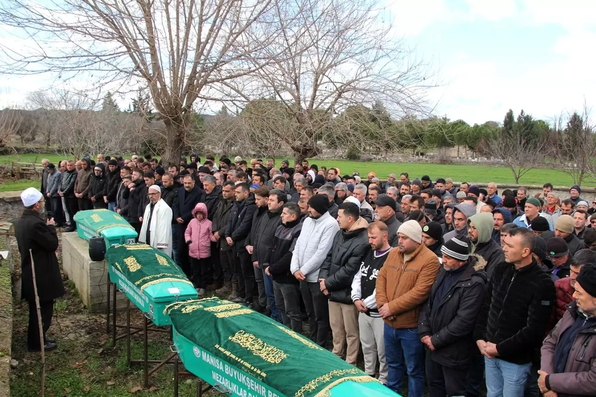 Feci kazada yaşamını yitiren baba, oğul ve torun toprağa verildi