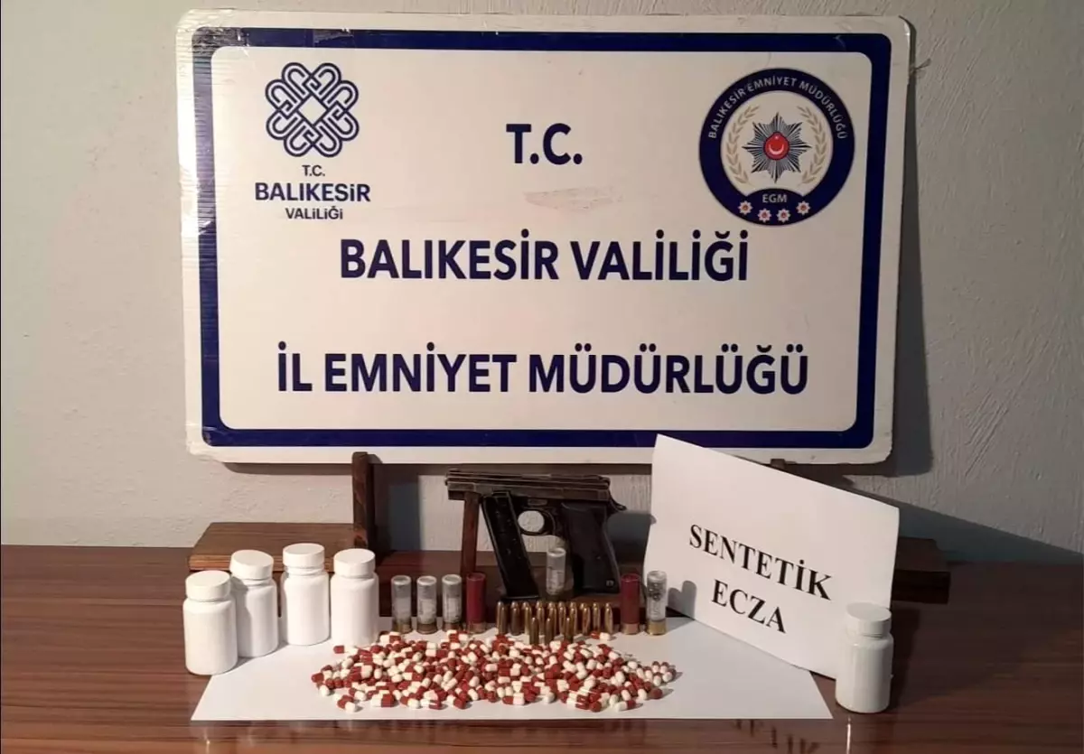 Gönen polisi uyuşturucu ve ruhsatsız silaha geçit vermedi