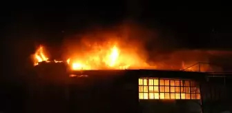 Hatay'da sanayi sitesinde çıkan yangına müdahale ediliyor