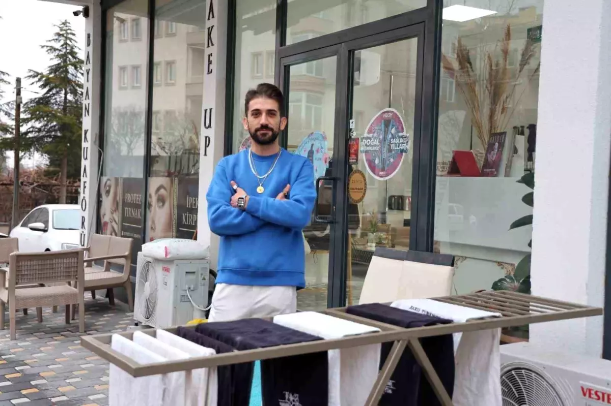 Hırsız köpek, çaldığı havluyu poğaça ile değişti