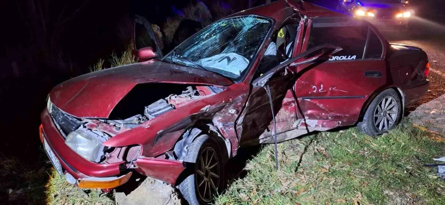 İki otomobil çarpıştı: 1 ölü, 2 yaralı