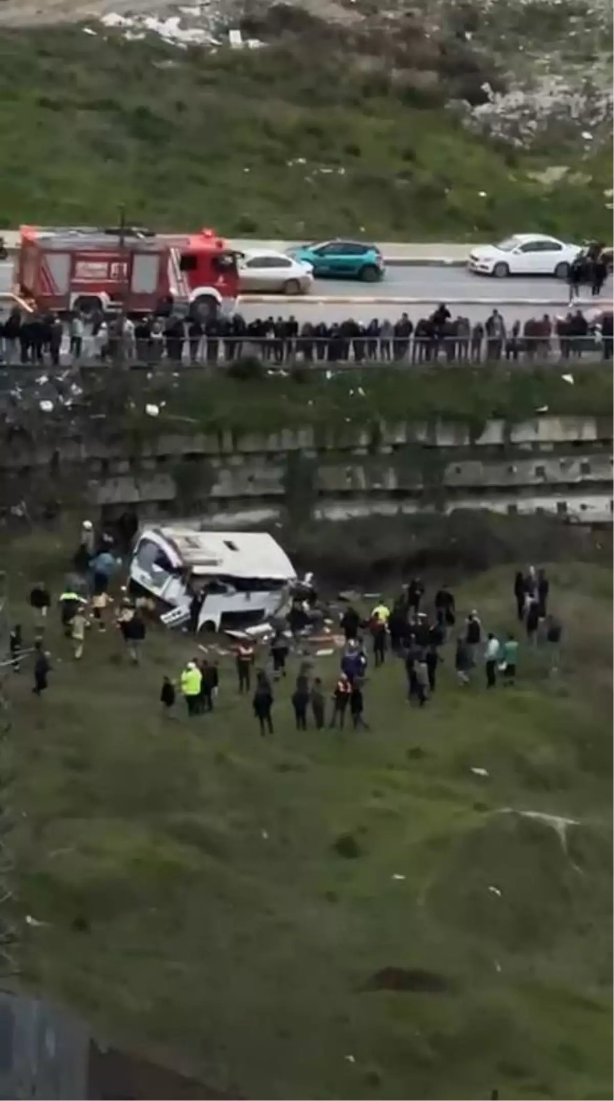 İstanbul Esenyurt’ta otobüs şarampole yuvarlandı Ölü ve yaralılar var