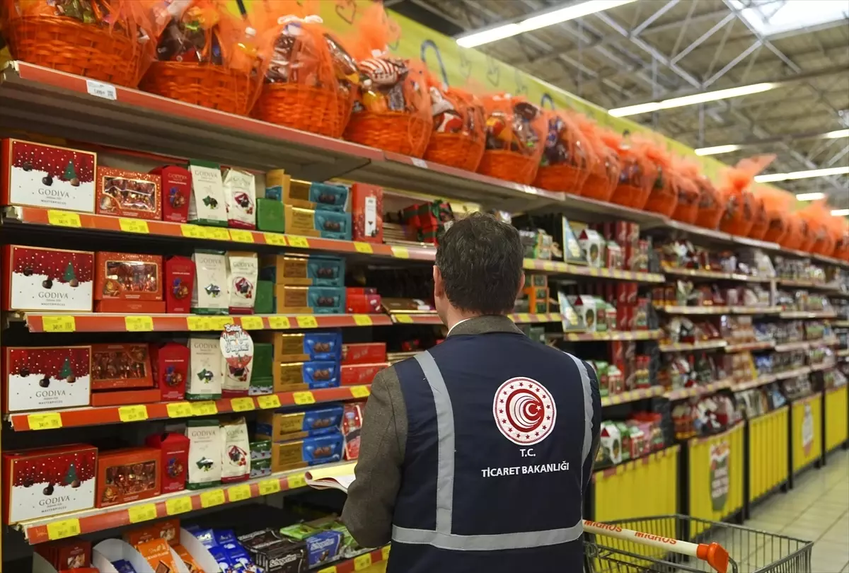 İzmir'de marketlerde fiyat ve etiket denetimi yapıldı