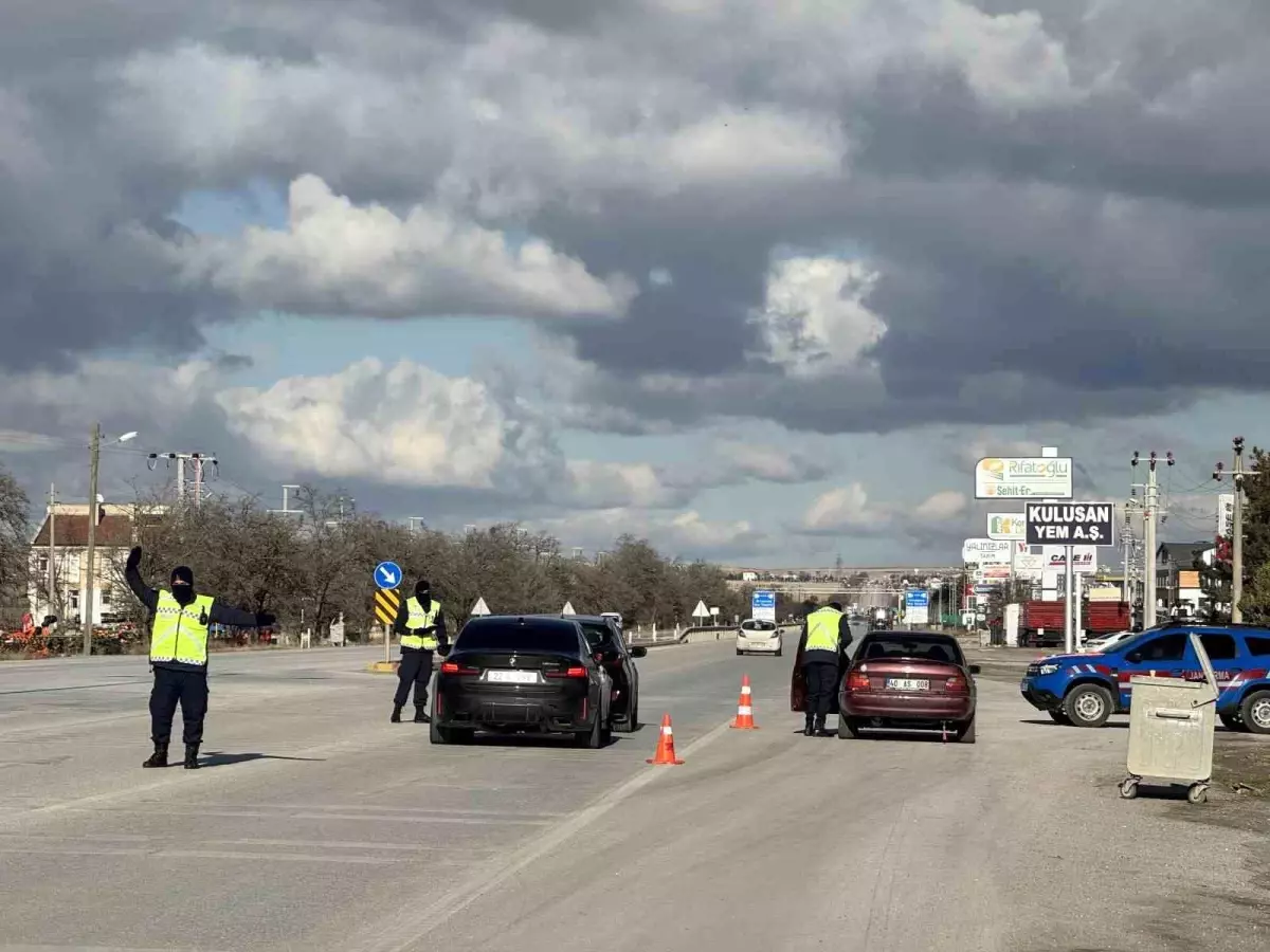 Jandarma yılbaşı öncesi trafik denetimlerini artırdı