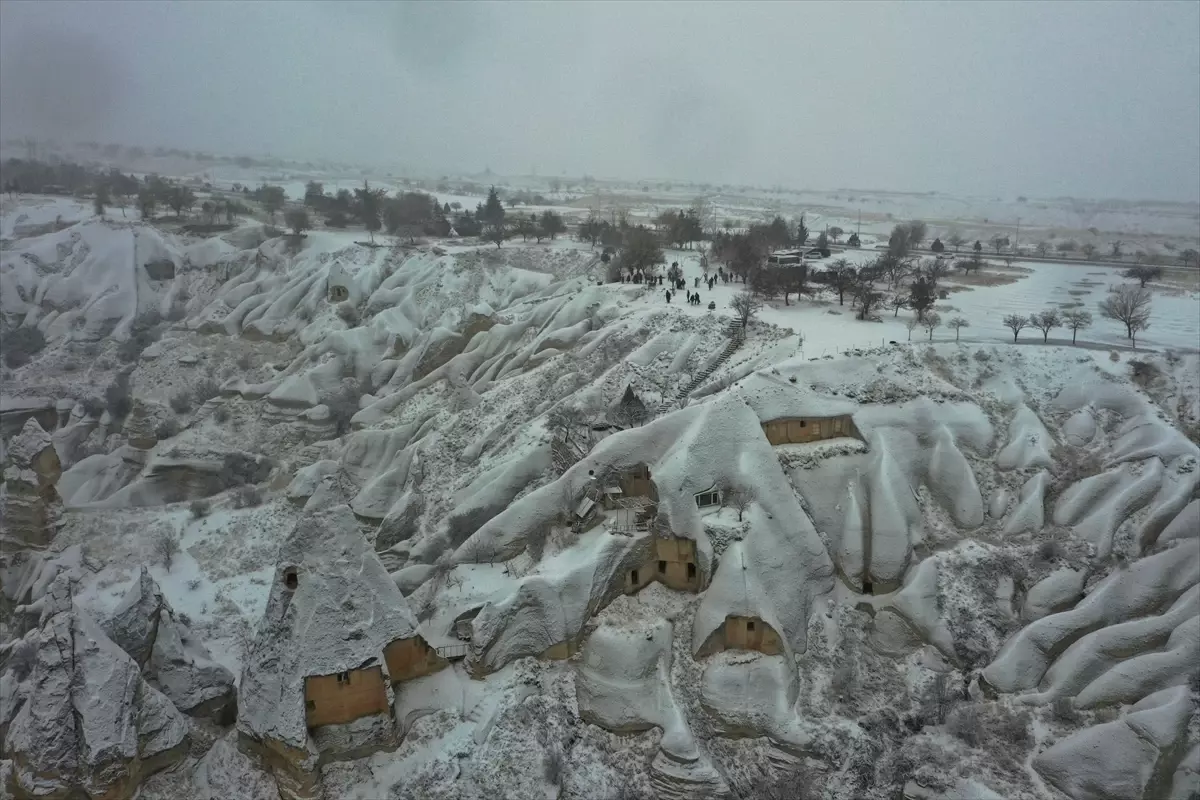 Kapadokya'da kar yağışı etkili oldu