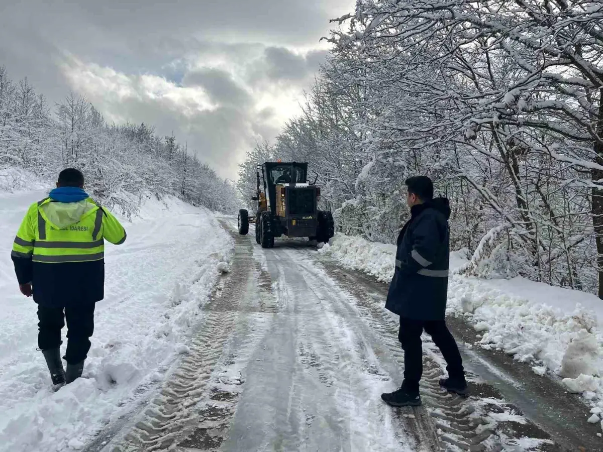 Kar altında sürpriz denetim: Vatandaş Kaymakamı karşısında buldu