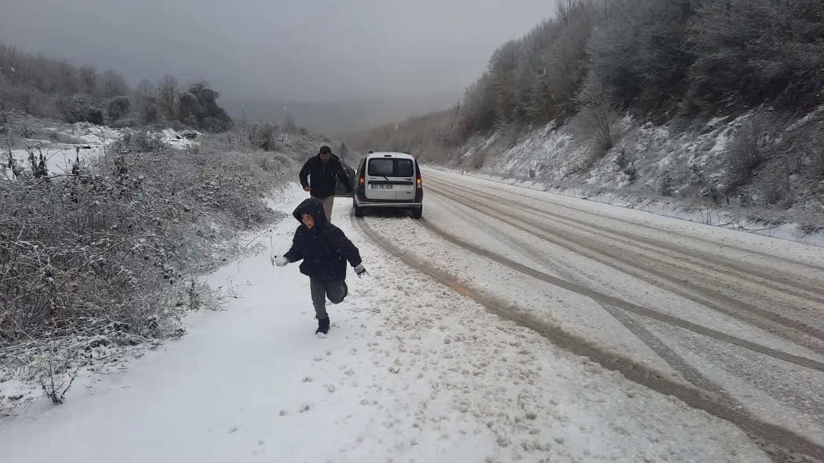 Kastamonu'da kar yağışı nedeniyle 202 köy yolu kapandı