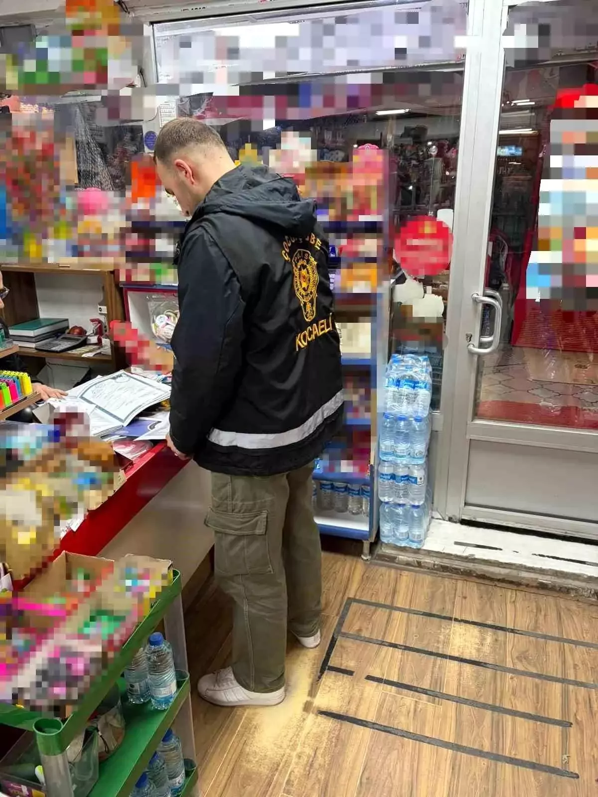 Kocaeli'de okul çevrelerinde denetim: Dilendirilen 10 çocuk ailesine teslim edildi