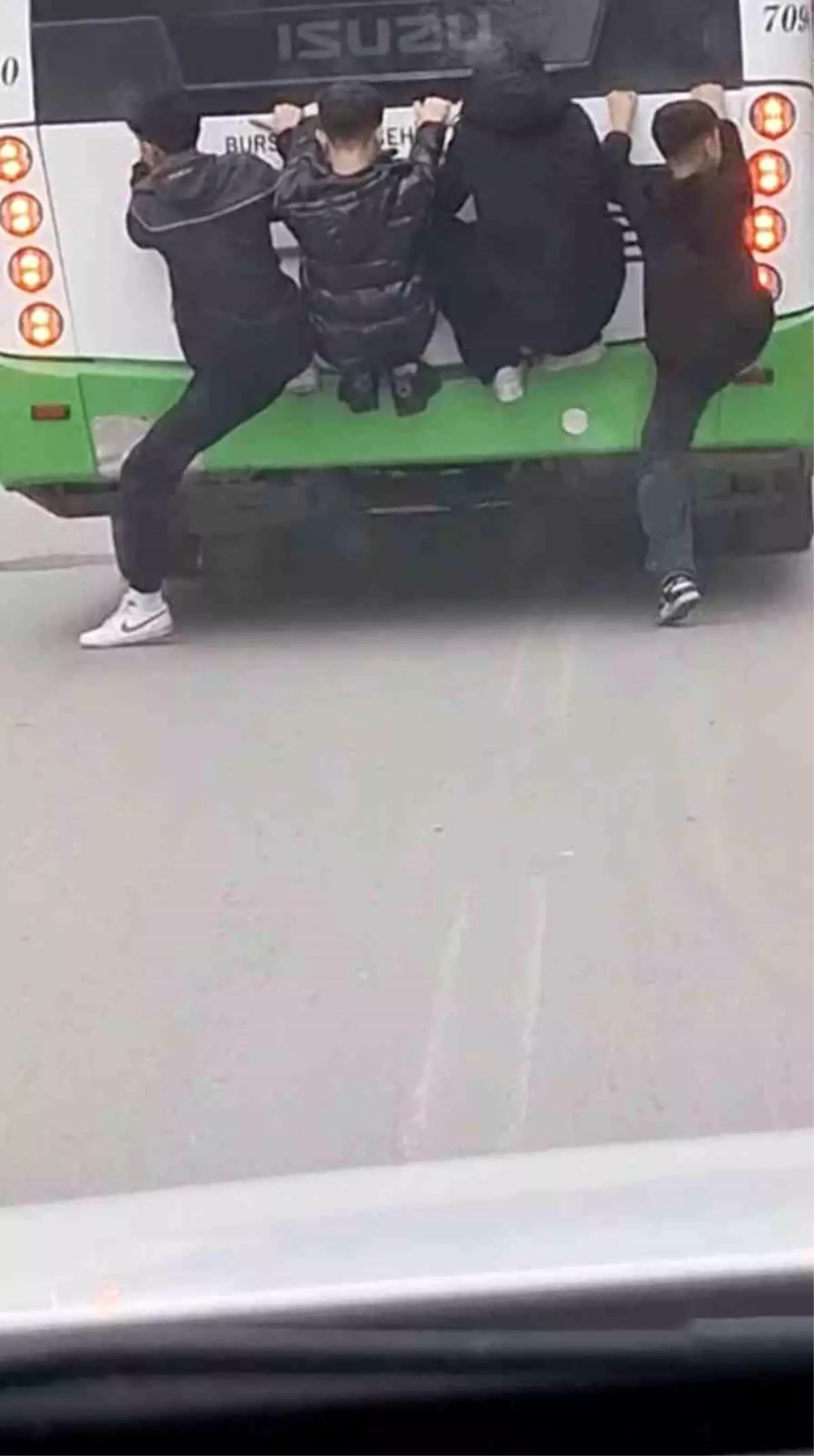 Lise öğrencilerinin tehlikeli yolculuğu