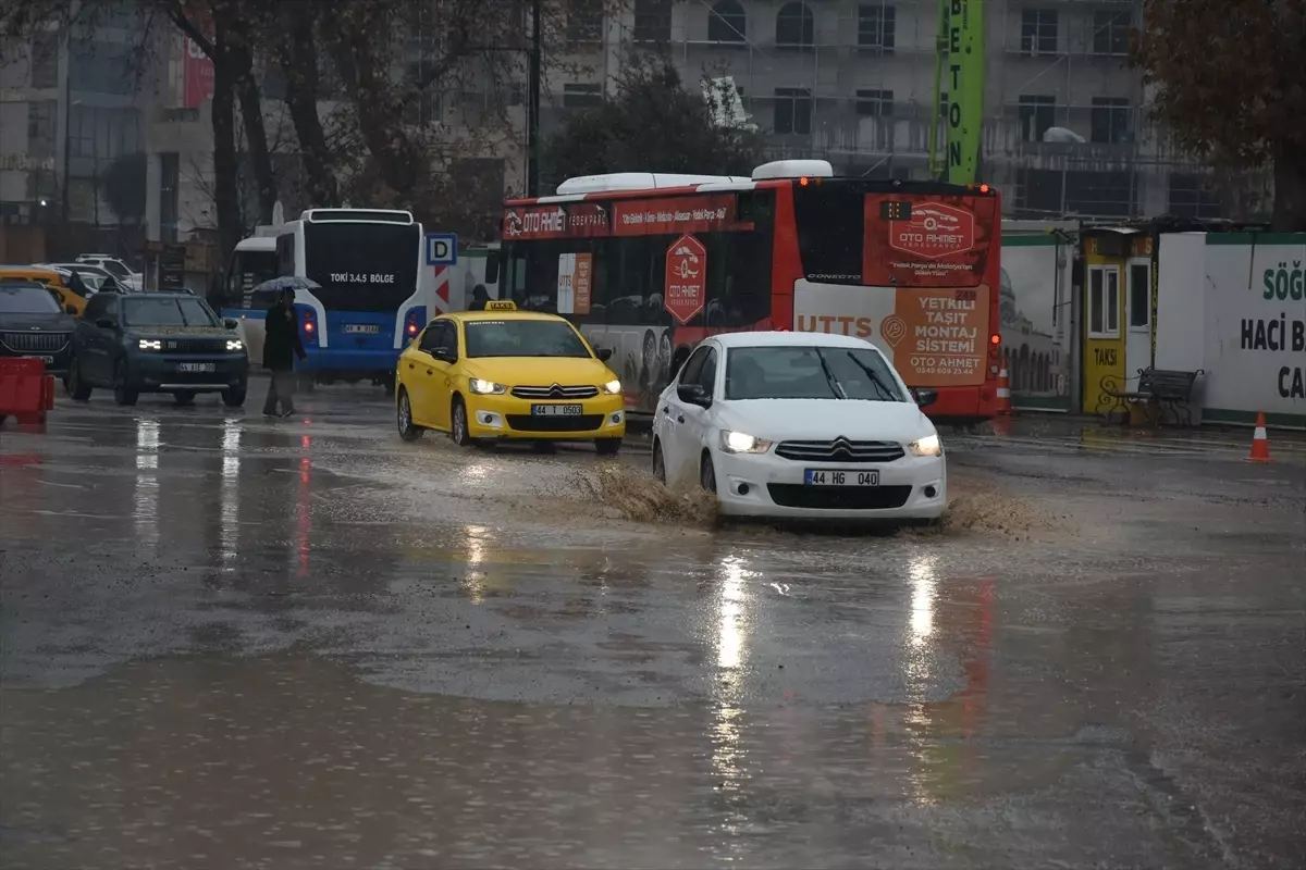 Malatya'da karla karışık yağmur etkili oldu