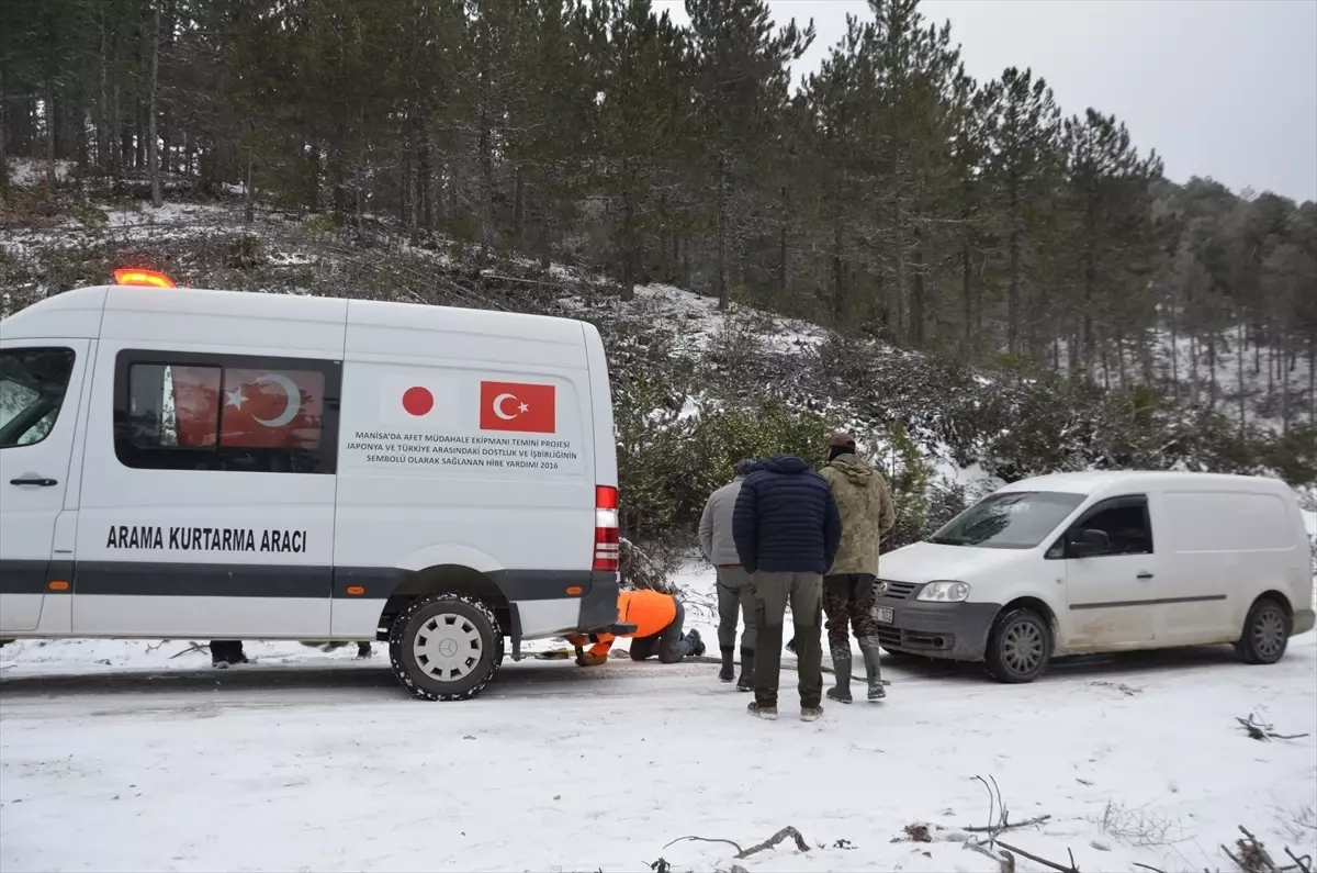 Manisa'da dağda mahsur kalan 3 avcı kurtarıldı