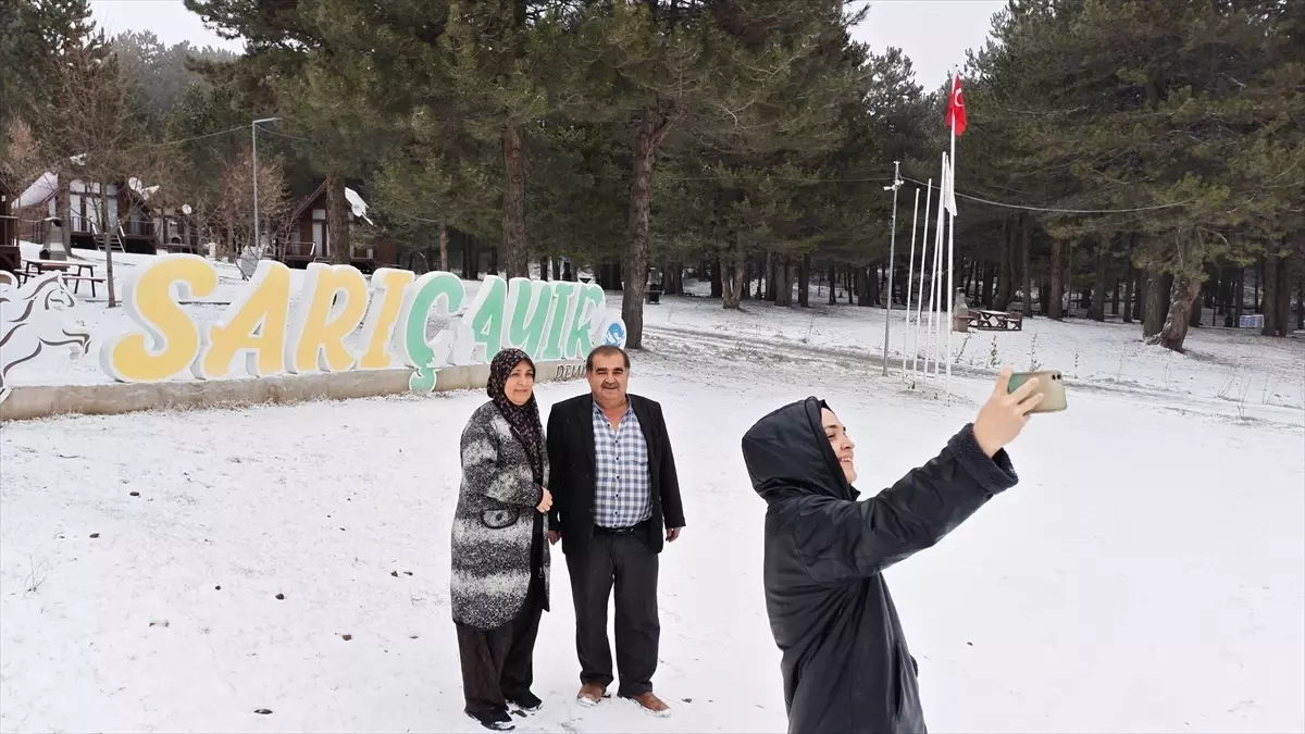 Manisa'da sezonun ilk kar yağışı etkili oldu