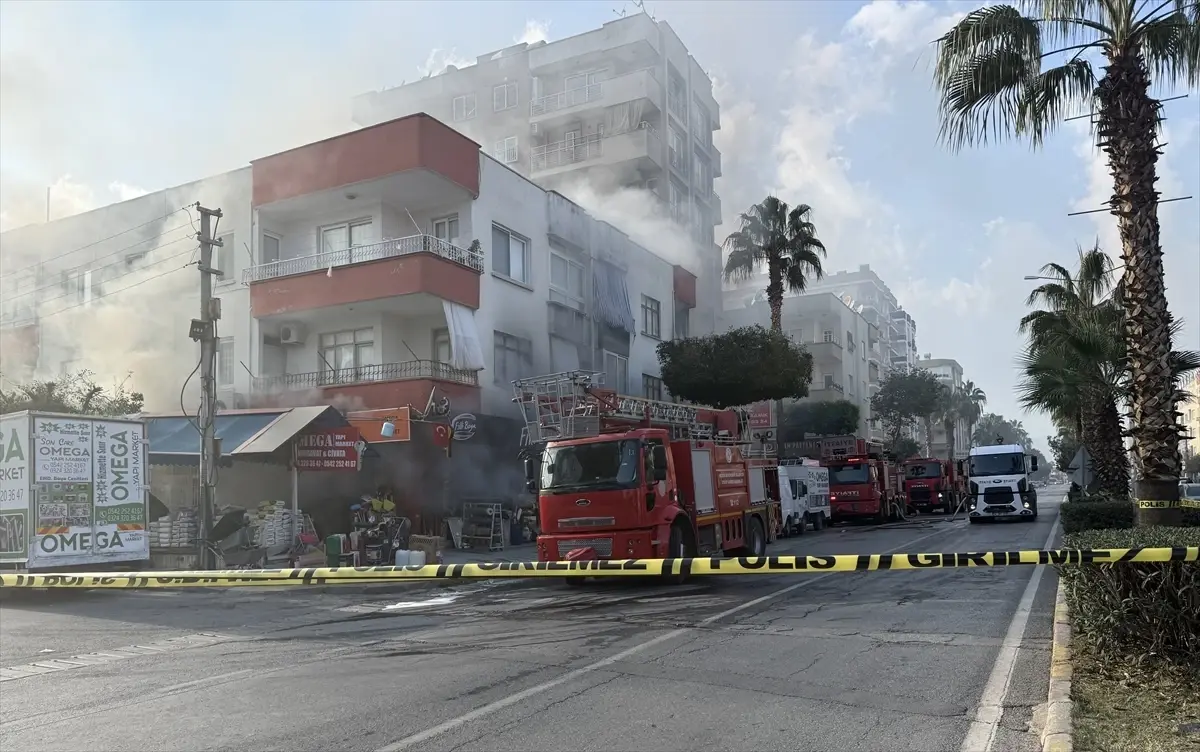 Mersin'de iş yerinde çıkan yangın söndürüldü