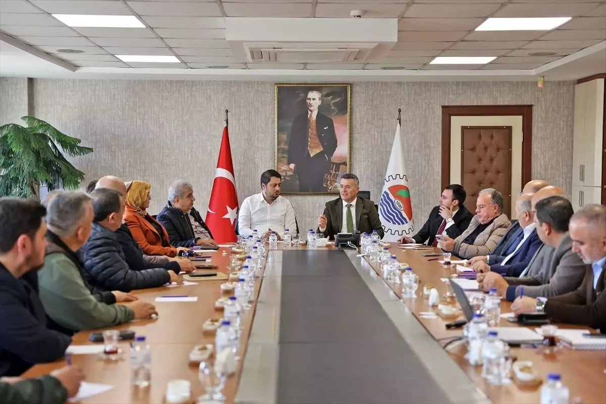 Mersin'de muz üreticileri toplantıda bir araya geldi