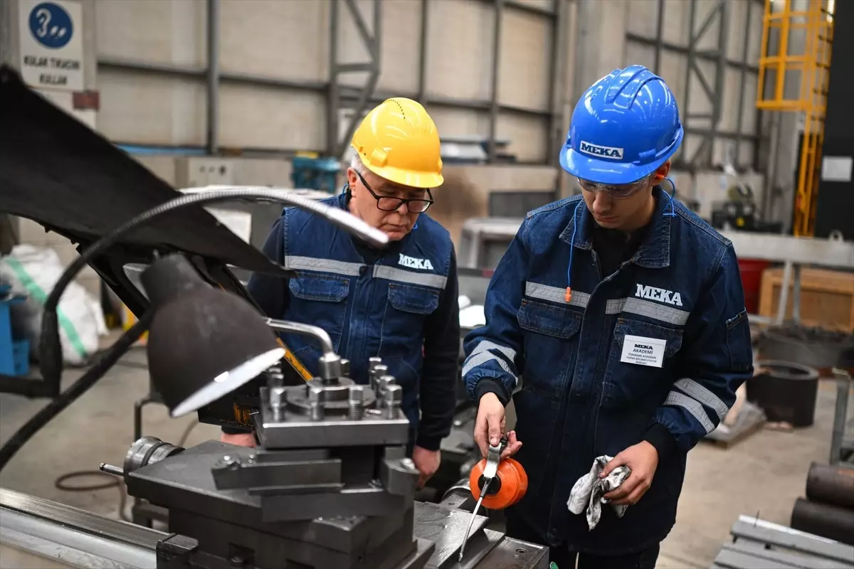 Meslek lisesi öğrencileri, MESEM kapsamında işletmelerde genç yaşta meslek öğreniyor