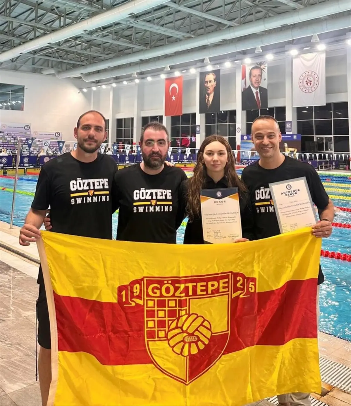 Milli yüzücü Derin Akar, Antalya'daki şampiyonada 11 yıllık Türkiye rekorunu kırdı