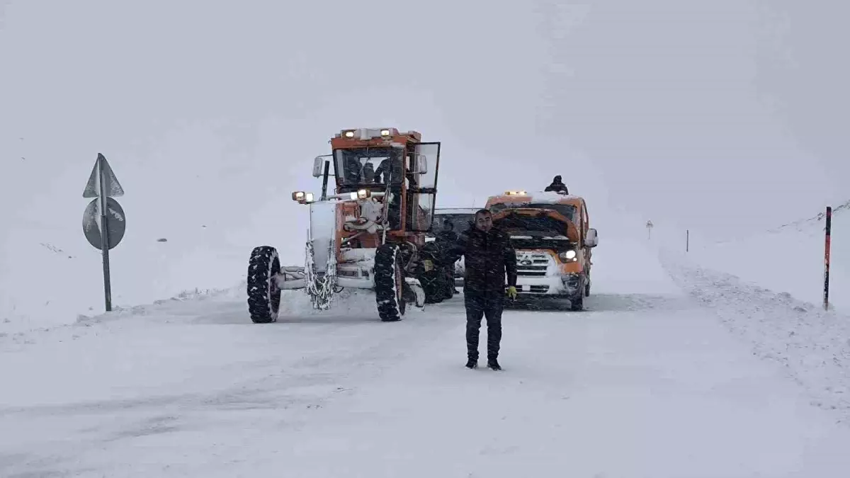 Muş-Kulp karayolu tır ve çekici trafiğine kapatıldı
