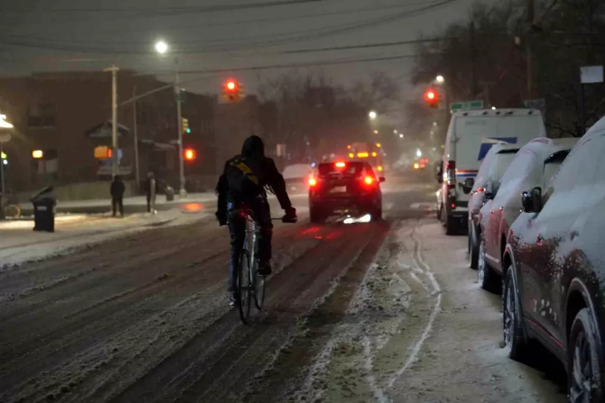 New York ve New Jersey'i kar fırtınası vurdu, acil durum ilan edildi