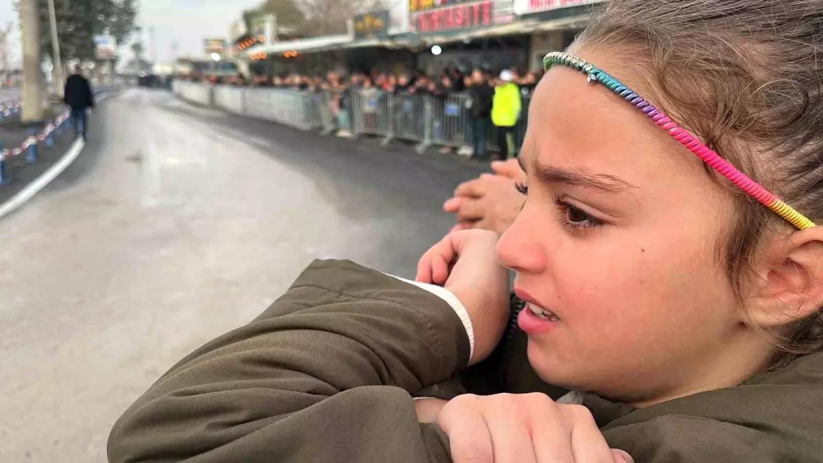 'Recep dedesini' görmek isteyen Dilek gözyaşlarını tutamadı