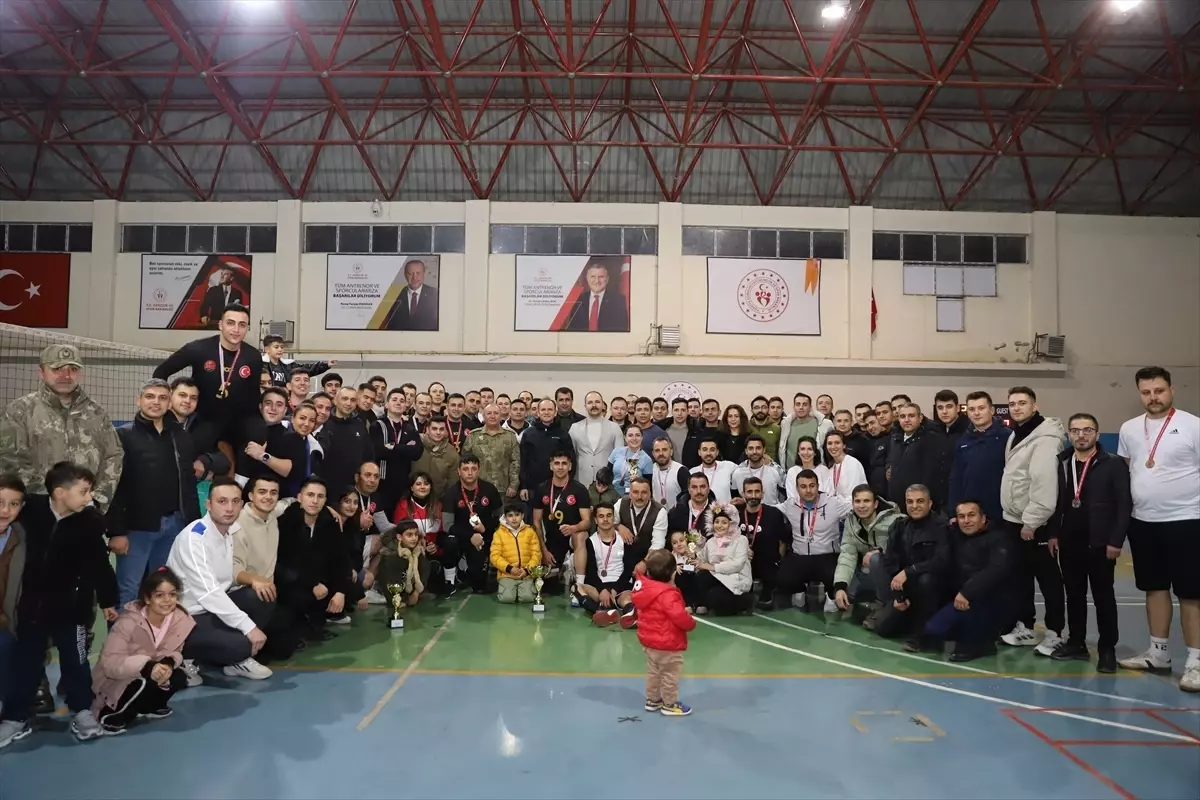 Şemdinli'de voleybol turnuvası düzenlendi