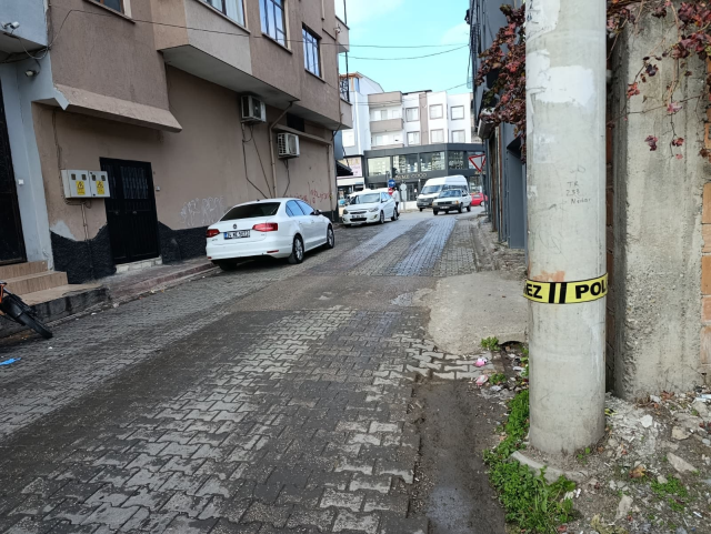 Bloody duel in the street! Both lost their lives