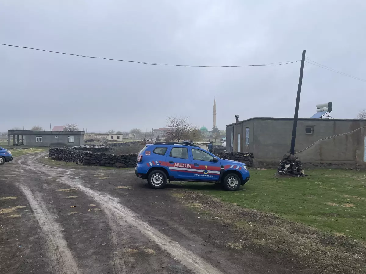 Tartıştığı eşi ve oğlunu öldürdü