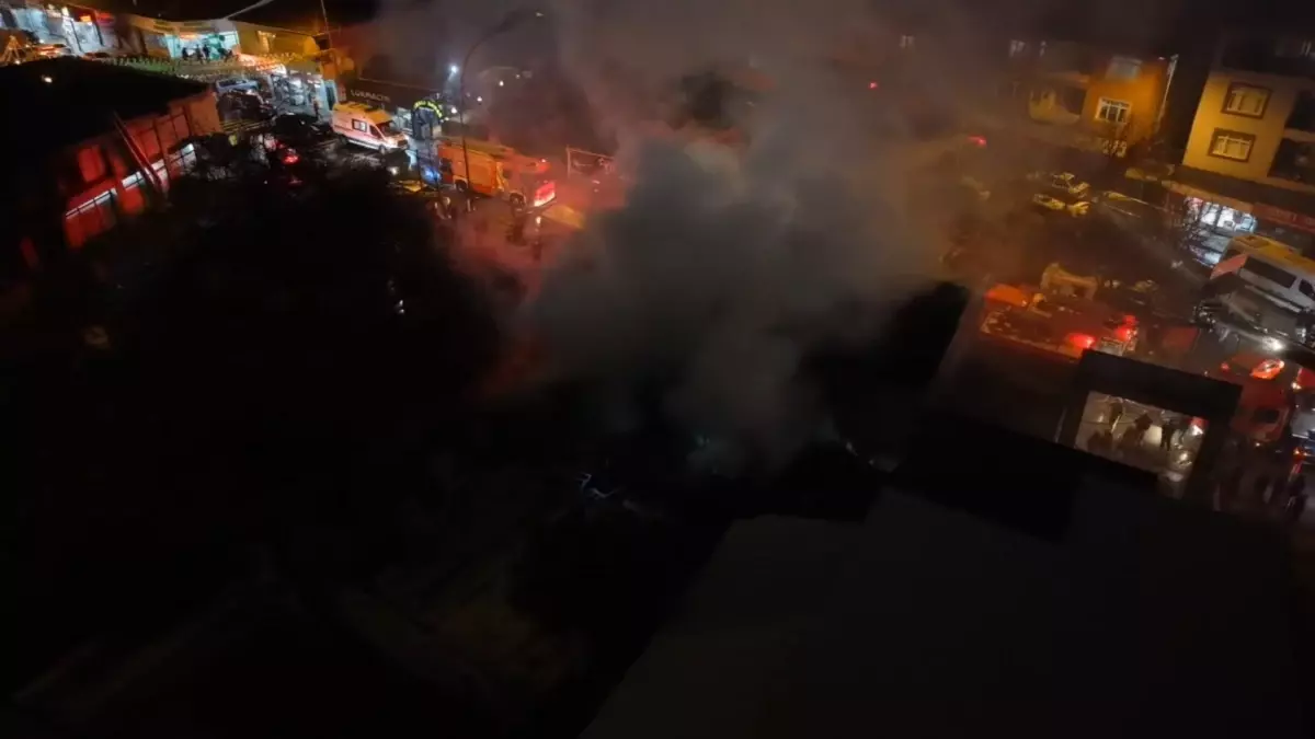 Ümraniye'de kereste deposunda yangın