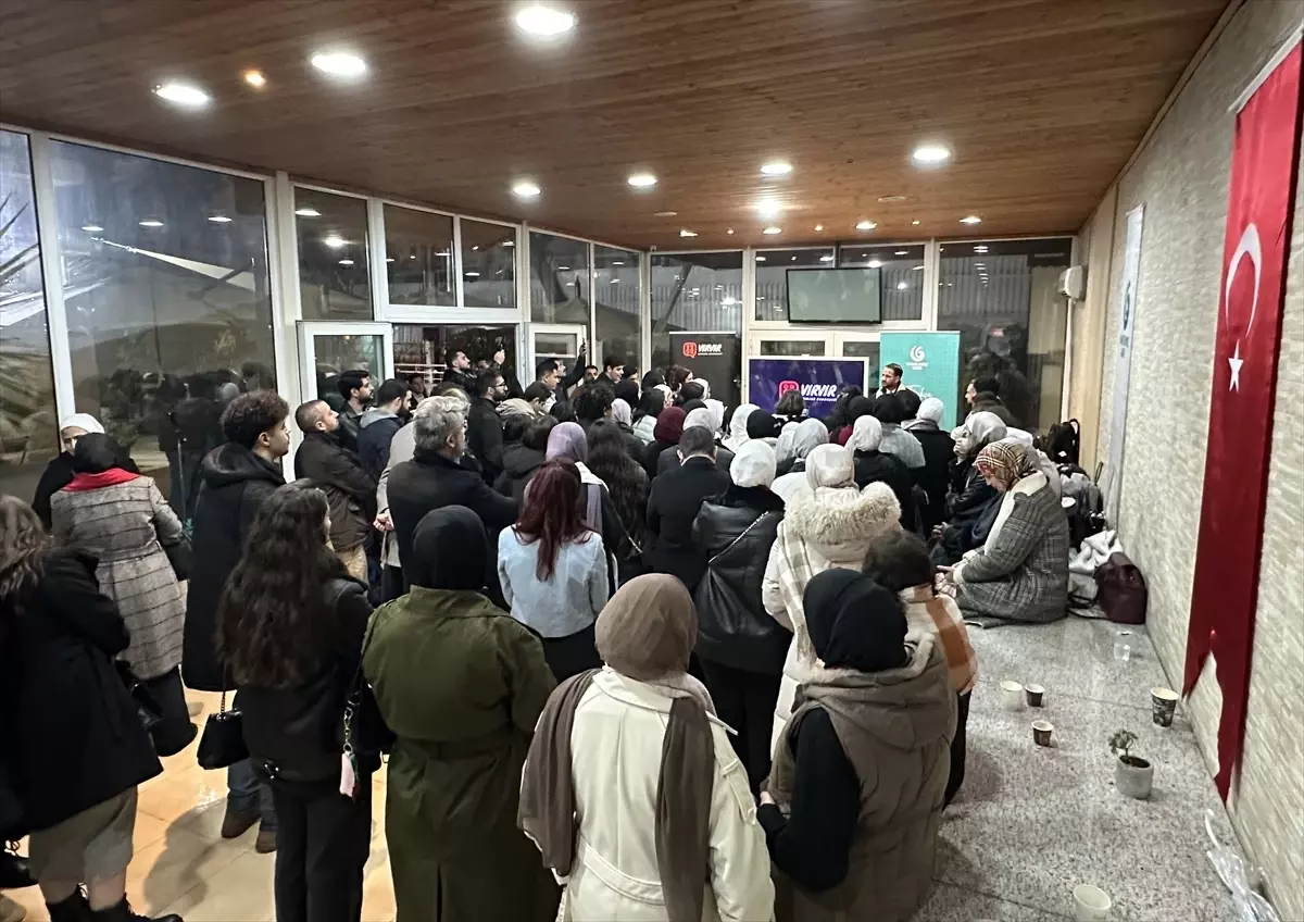 Ürdünlü gençlerin kurduğu Türkçe sevdalıları grubu Amman'daki Yunus Emre Enstitüsü'nde buluştu