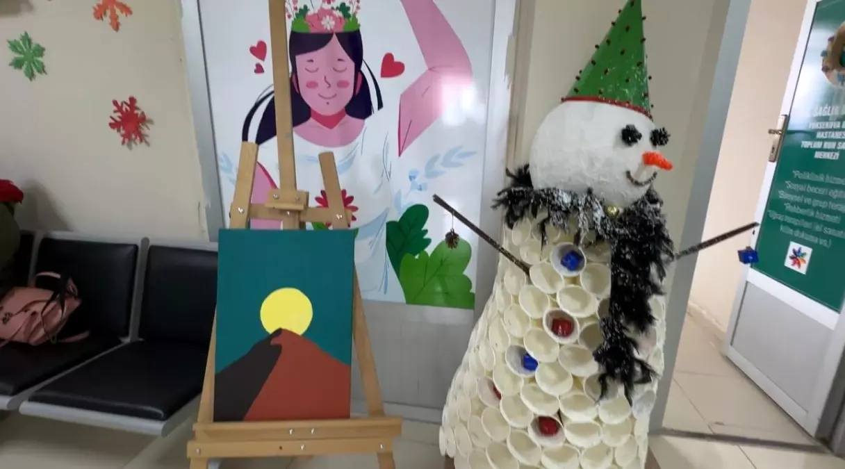 Yüksekova'da Toplum ve Ruh Sağlığı Merkezinde hastaların ürünleri sergilendi