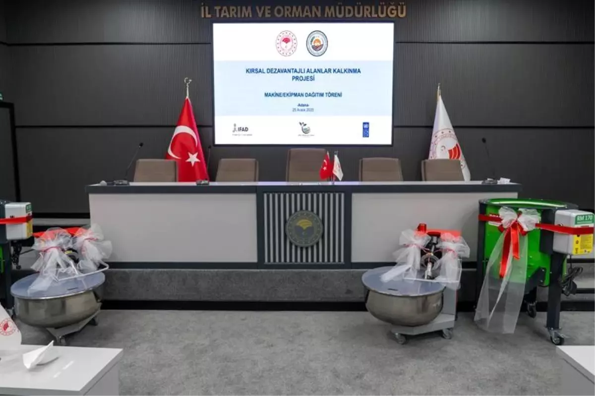 Adana'da 16'sı kadın 32 çiftçiye makine desteği