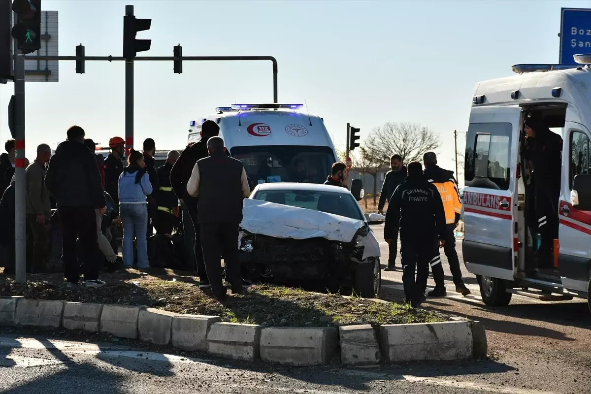 Adıyaman'da otomobil ile SUV tipi aracın çarpıştığı kazada 6 kişi yaralandı