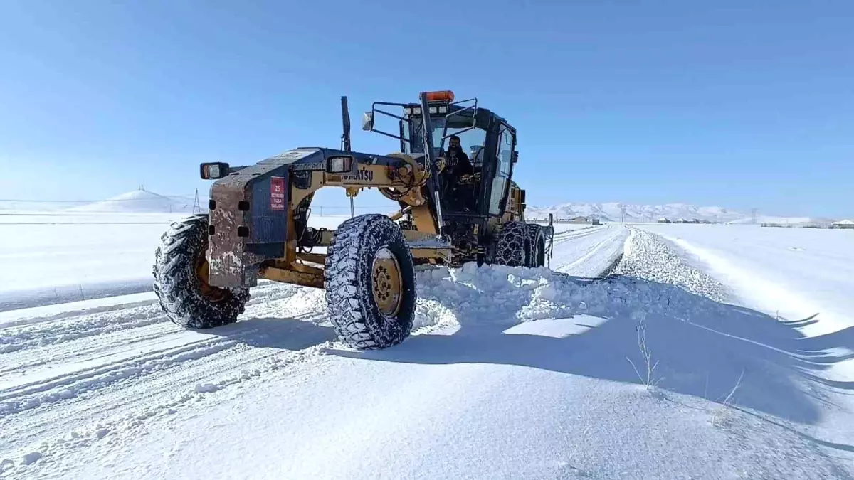 Ağrı'da kar ve tipi nedeniyle kapanan 354 köy yolu ulaşıma açıldı