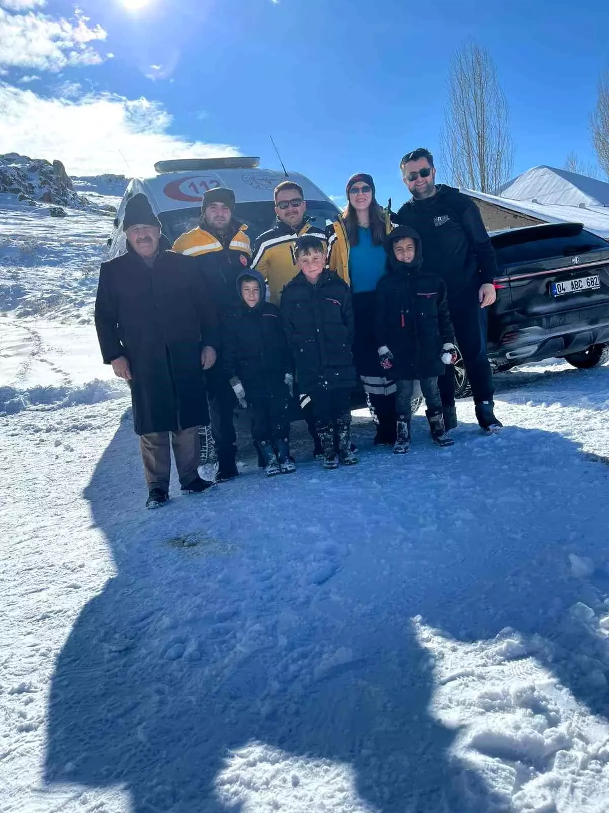 Ağrı'da sağlık ekipleri, kar ve tipiye rağmen hastalara ulaştı