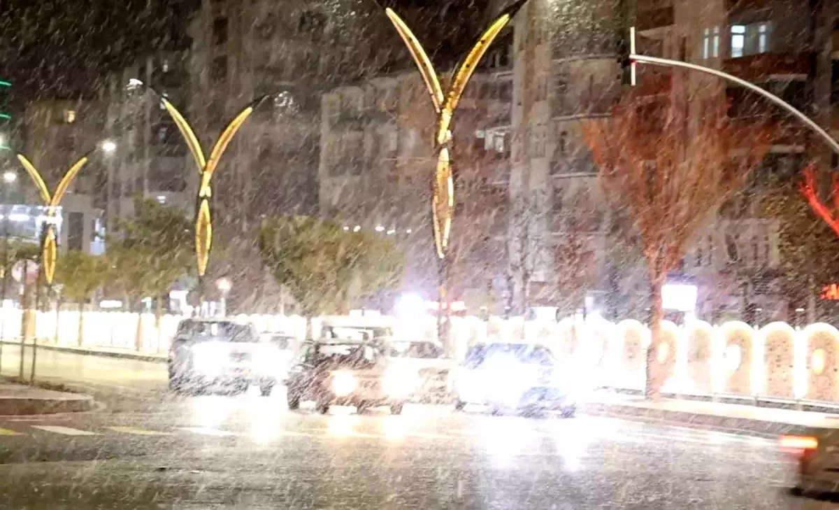 Aksaray'da beklenen kar yağışı başladı