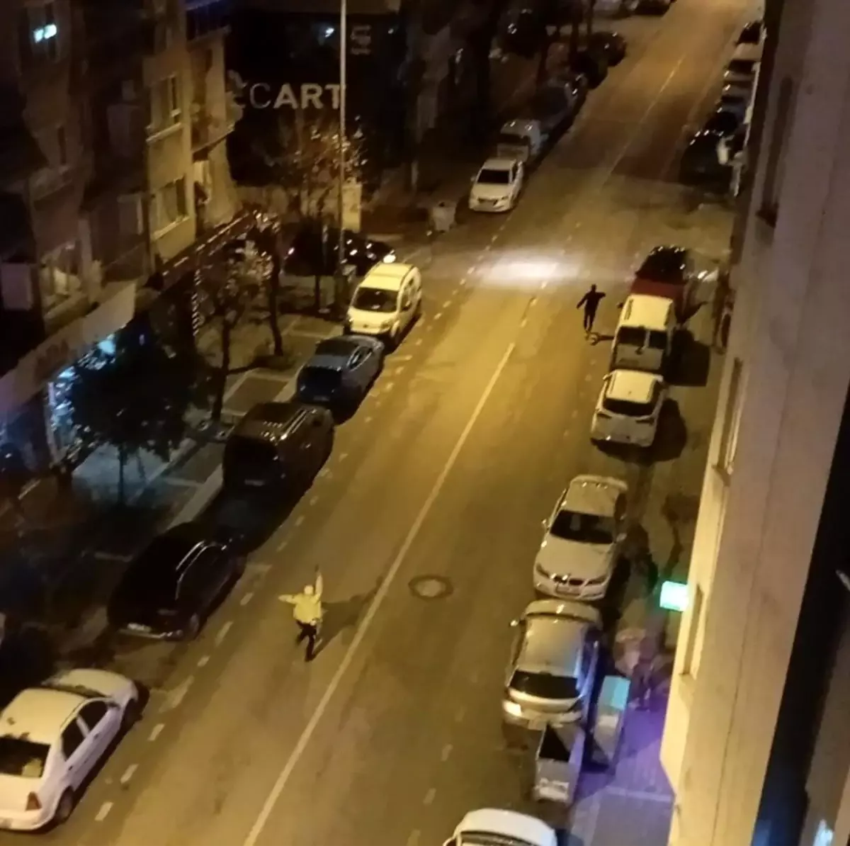 Alkollü sürücü önce araçla sonra koşarak kaçtı: Polis havaya defalarca ateş açtı, yine durmadı