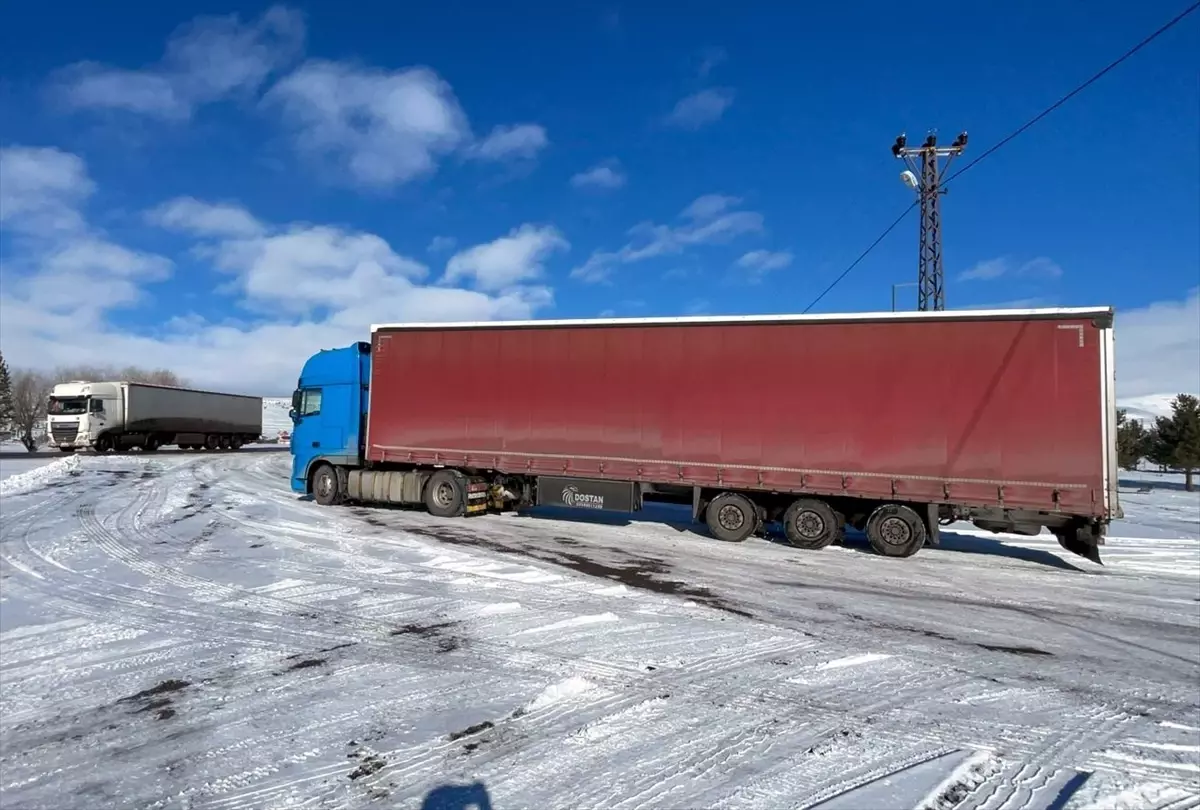 Ardahan'da ağır tonajlı araçlara kapatılan kara yollarında ulaşım normale döndü