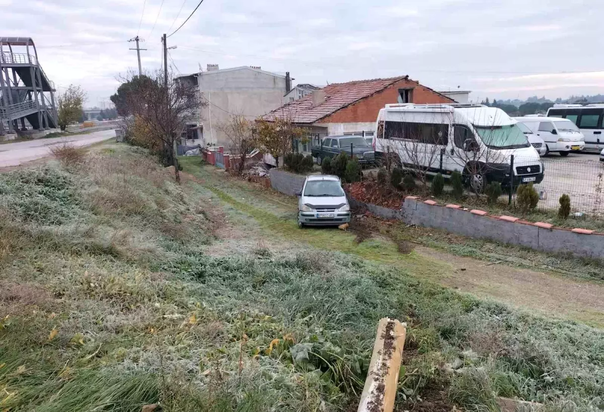 Balıkesir'de otomobil şarampole uçtu; 1 yaralı