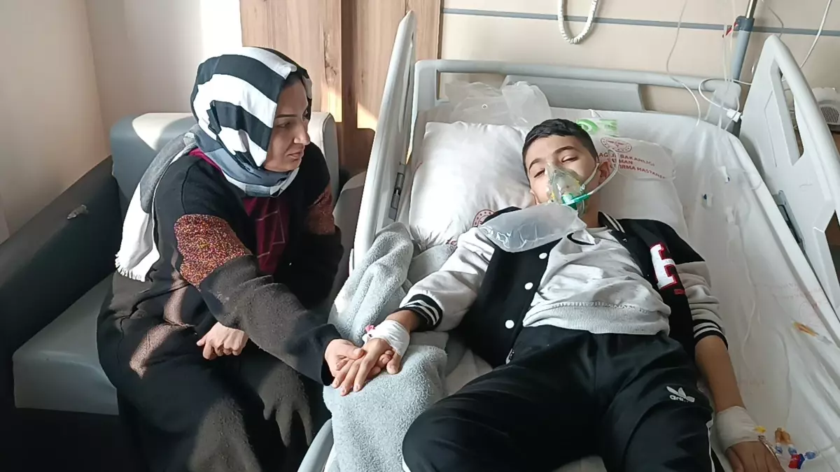Batman'da 54 Gün Öksürük Nöbeti Geçiren Çocuk İstanbul'a Sevk Edildi