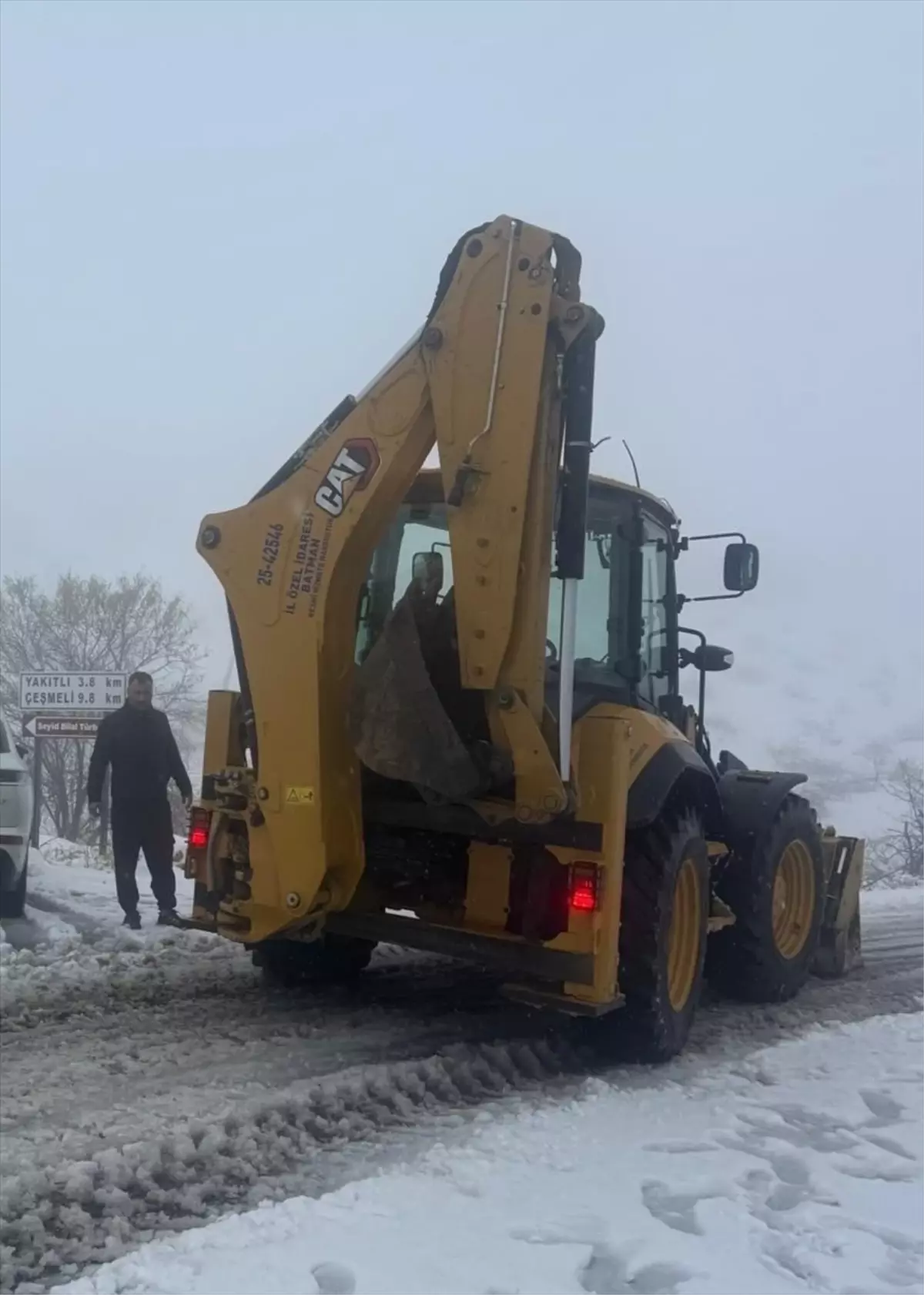 Batman'da kardan kapanan 3 köy yolu ulaşıma açıldı