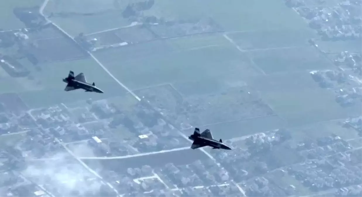 Bayraktar KIZILELMA'dan akıllı filo otonomisi ile kol uçuşu