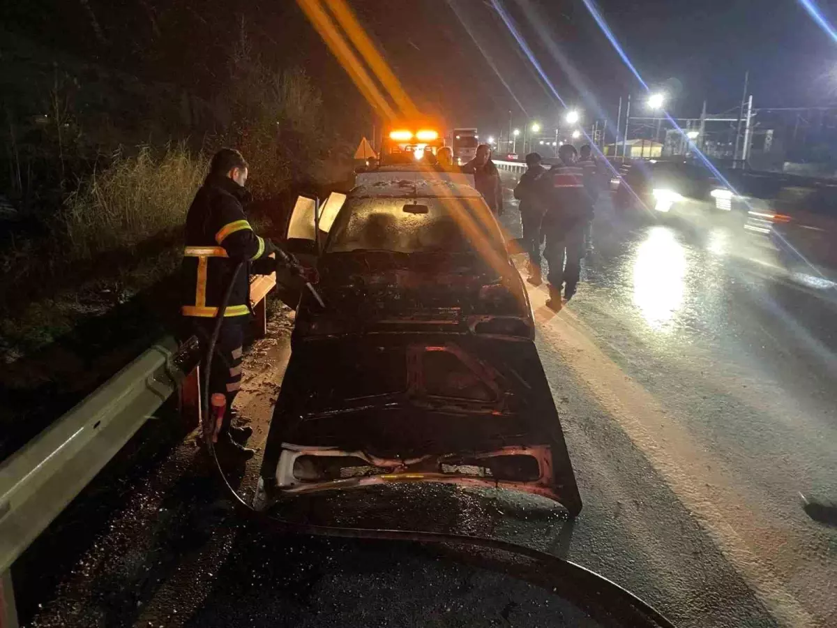Bilecik'te seyir halindeki otomobil alev aldı