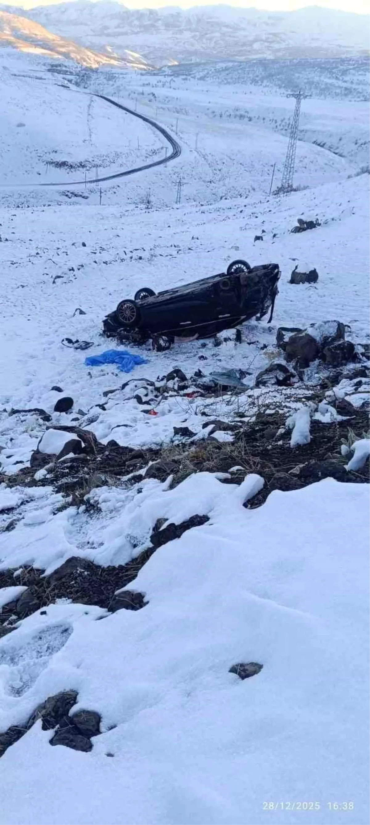 Bingöl'de otomobil şarampole yuvarlandı: 4 yaralı